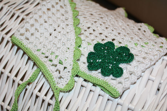 Летняя косыночка - не по сезону, но все же...