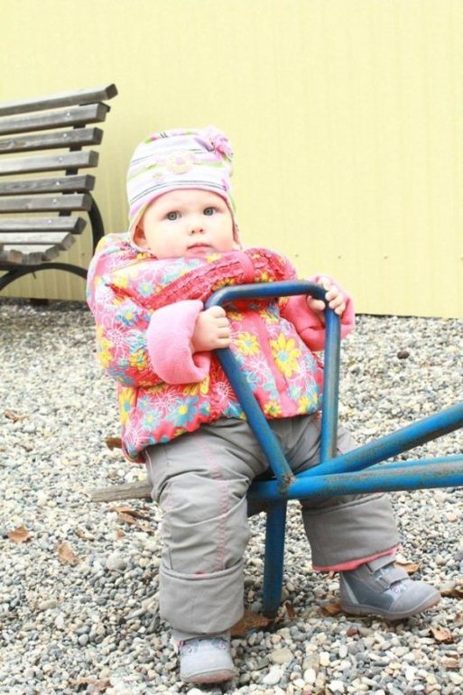 На детской площадке с дочерью Настей