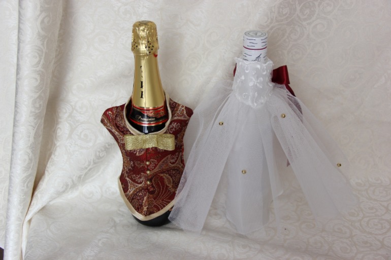 Свадебные свечи, подушечки, бокалы, одежда на шампанское.