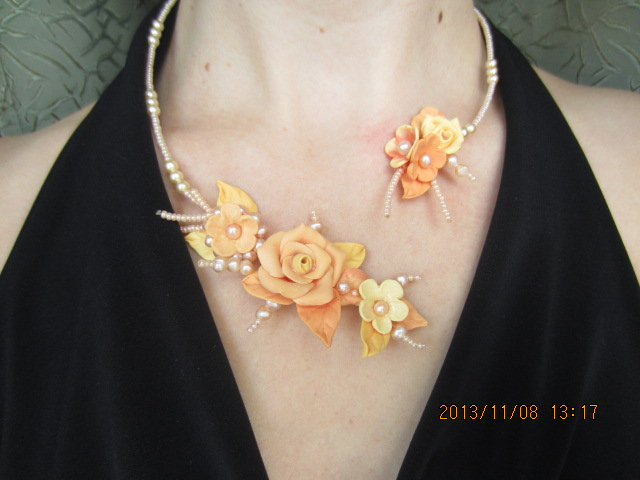 Колье с натуральным жемчугом и бисером