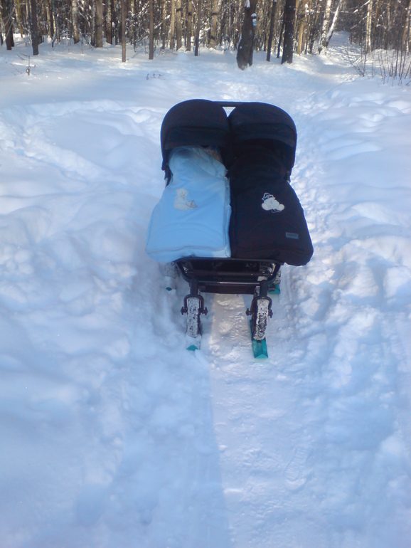 Лыжи для коляски . Как мы откатали прошлую зиму .