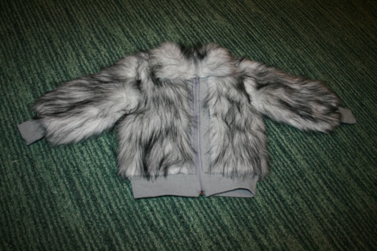 Новая меховая жилетка детская (меховой жилет)