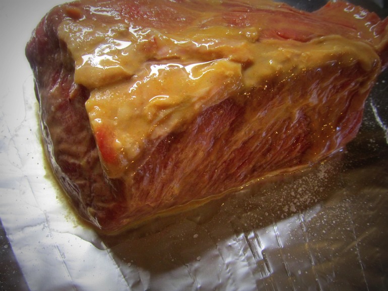 Ростбиф с мясным соусом и пюре из корня сельдерея