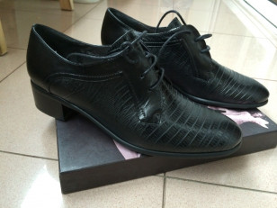 продам новые кожаные полуботинки 38 р-р