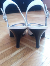 Белые лакированные туфли ECCO