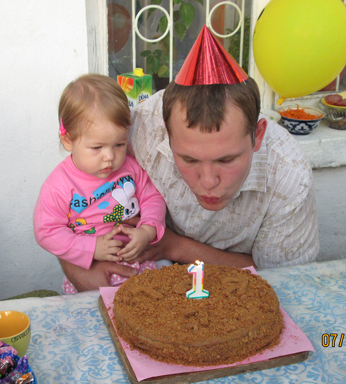 Нам годик!
