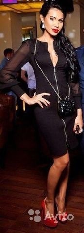 Платье черное змейка