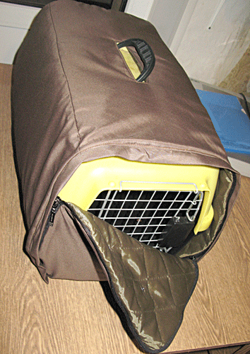 Теплый чехол на переноску для кошек. Как утеплить переноску. Как утеплить переноску. Переноска для кота из канистры. Как утеплить переноску.