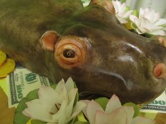 Вот такой бегемотик в банк девушкам.