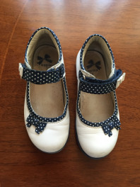 Обувь детская продается