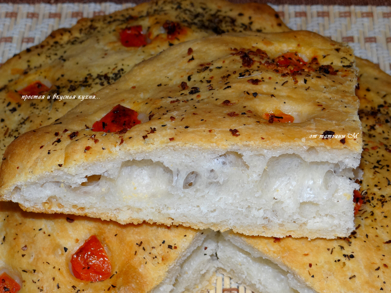 FOCACCIA (Итальянская лепешка Фокачча) с чесночным маслом, помидором и базиликом...)))