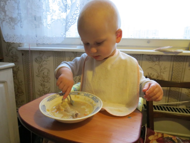 Я сам... кушаю! 1 год 4 мес.