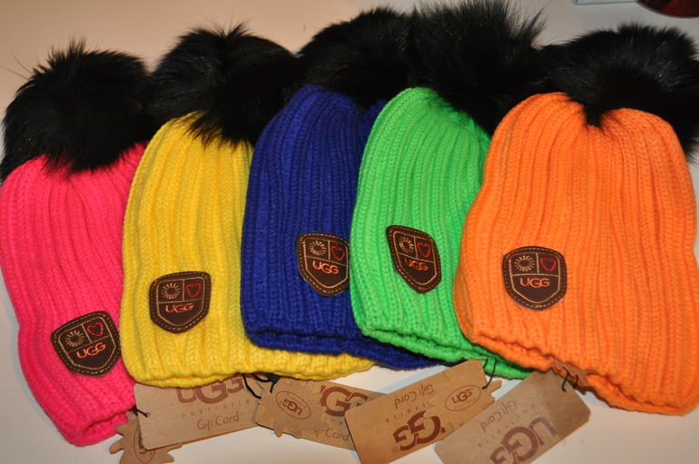 Шапки UGG В НАЛИЧИИ!!! всего 1200 рублей