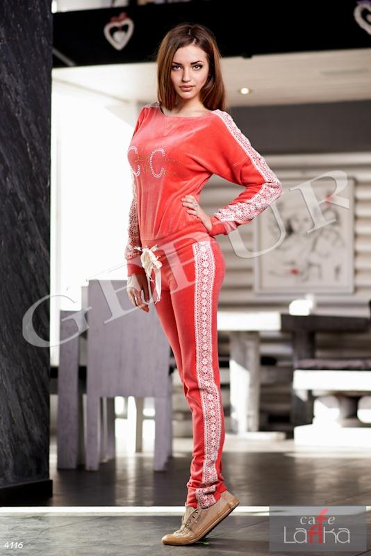 КОСТЮМ С КРУЖЕВОМ