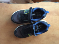 Обувь детская продается