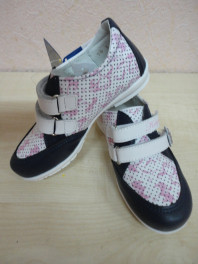 Закрытые туфли для девочки 25-29р.Котофей.Новые.