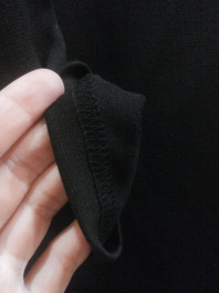 Платье черное с плечами в паетках