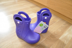 Продам родные сапожки СROCS С7