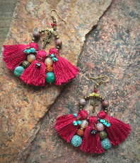 Бордовые серьги в мексиканском стиле