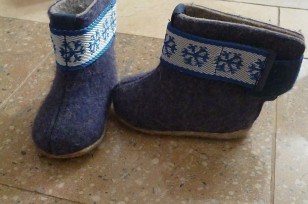 Продаю детские валенки 
