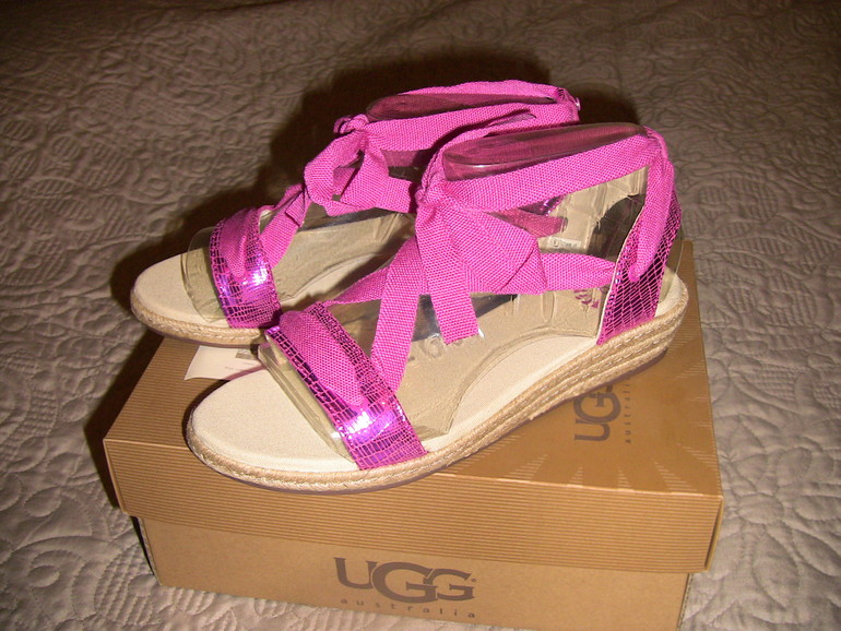 Босоножки UGG, оригинал. 32 р-р  1100 руб