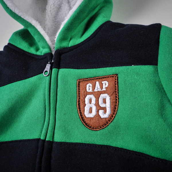 Утепленный спортивный костюм Gap в зеленую полоску