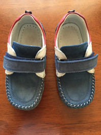 Обувь детская продается