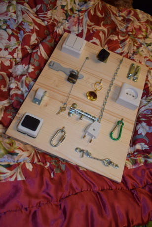 Доска Монтессори, Бизиборд (Busyboard)