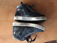 Обувь детская продается