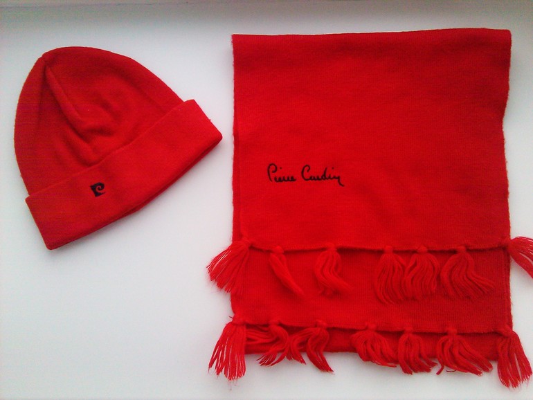 Продам комплект Перчатки, Шарф, Шапка Pierre Cardin. Почта.