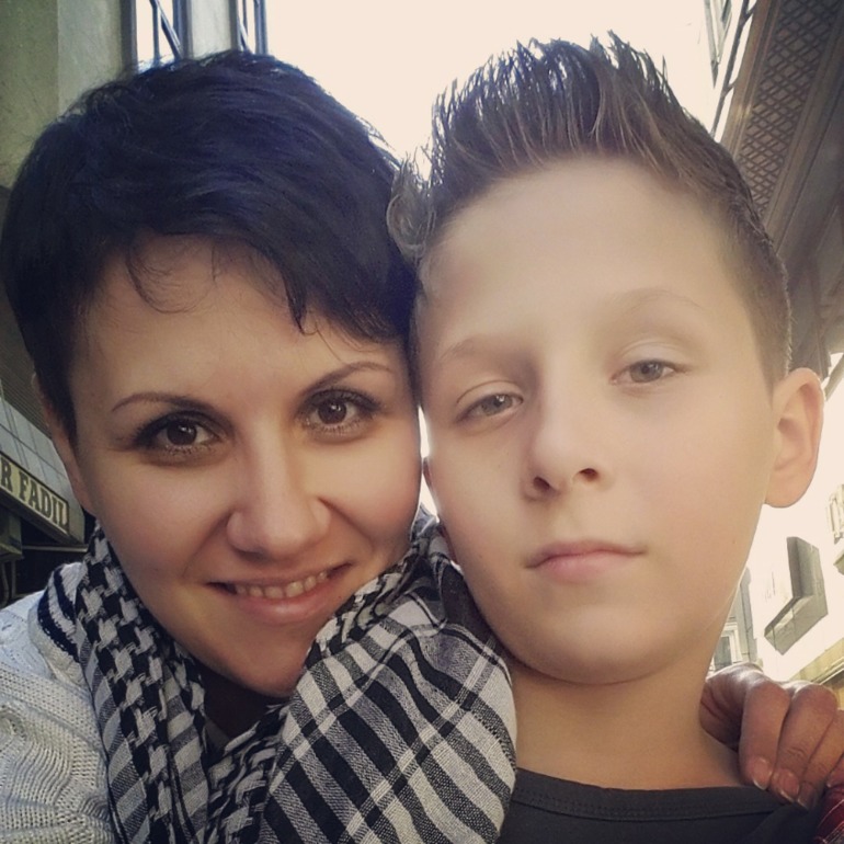 Постригли здесь.  Доволен как слон укладкой :-)