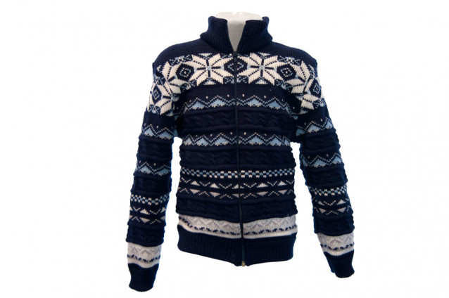 Теплый свитер-водозлака с горлом на молнии