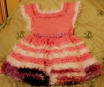 Продаю зимний комбез и 2 вязаных крючком платья до 1.5-2 лет