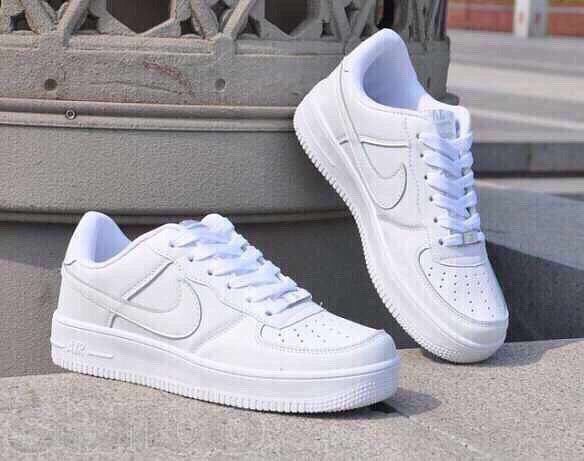 Женские кроссовки Nike