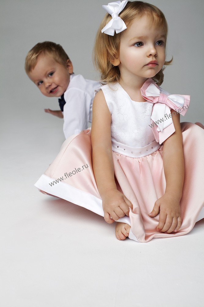 Платье персиковое