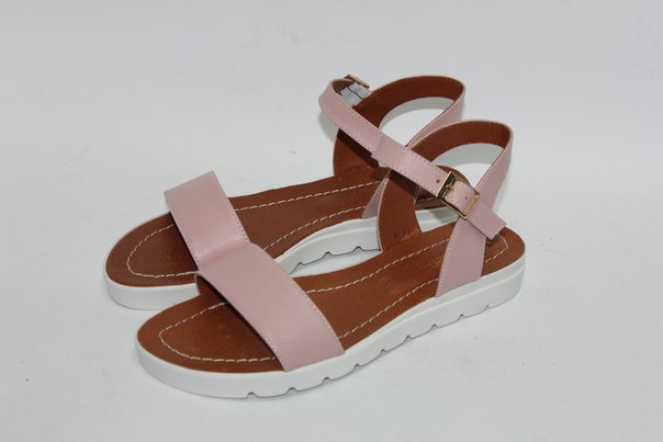 Стильные кожаные босоножки.