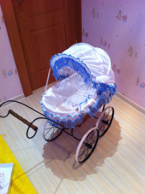 Продам коляску для кукол 700 р