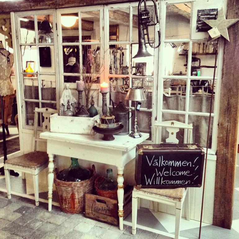 Скандипонедельник в магазине