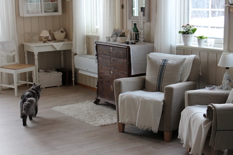 Такой скандипонедельник,что почти скандичетверг )