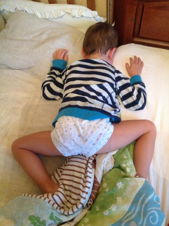 Как так можно спать?????