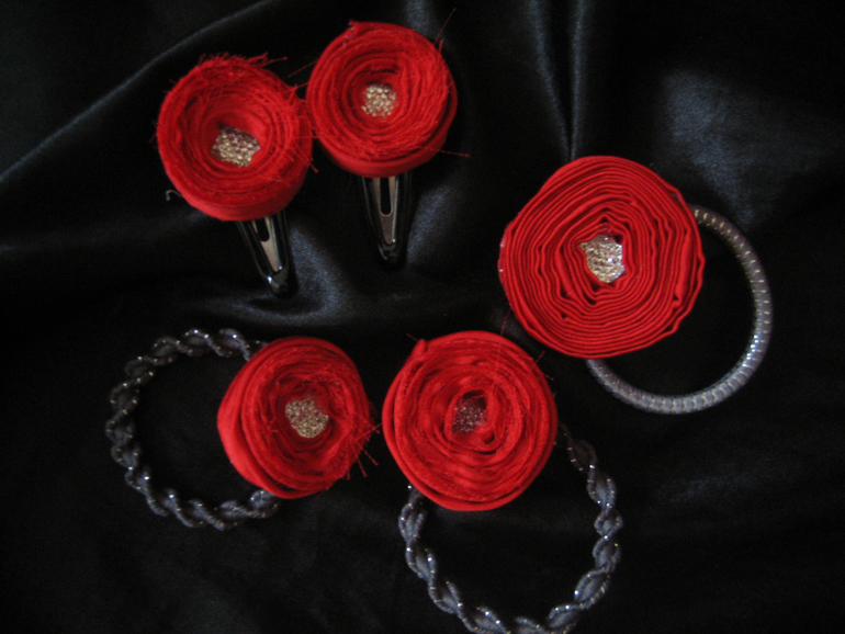 Заколочки и резиночки ;)