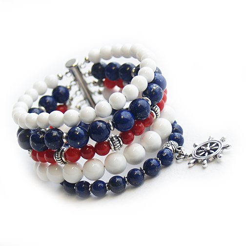 Браслет бело сине белый. Браслеты сине-белые. Бело сине белый браслет. Браслет голубой. Маргарита птицына украшения.