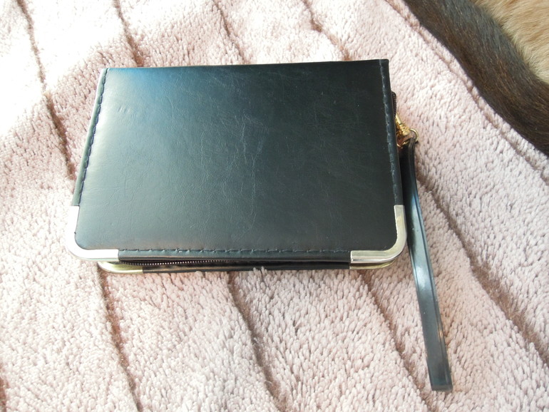 Развивающие книжки,фартук для рисования,аппарат для выжигания,сумочка для документов.