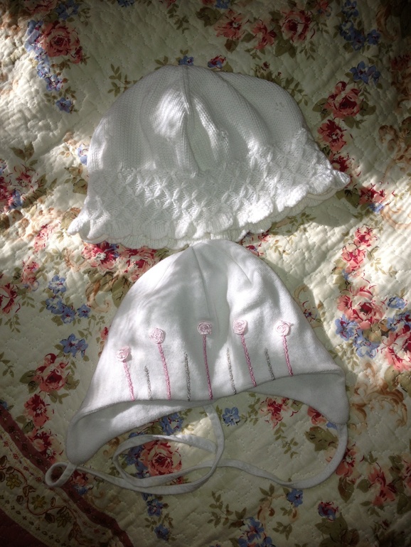 Бодики Mothercare и Bambini(Британский дом)+2 шапочки.Добавила 26.05