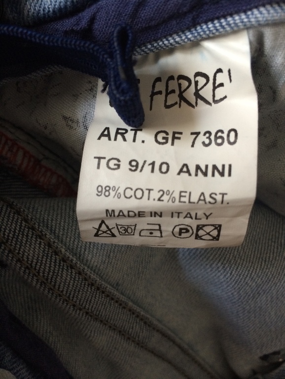 Ультрамодные джинсы GF Ferre(Italy) на 9/10 лет