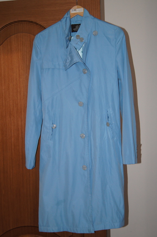 Плащ приталенный на весну-лето. Состояние очень хорошее. Размер не подходит. Размер 44-46. Цена 950 р