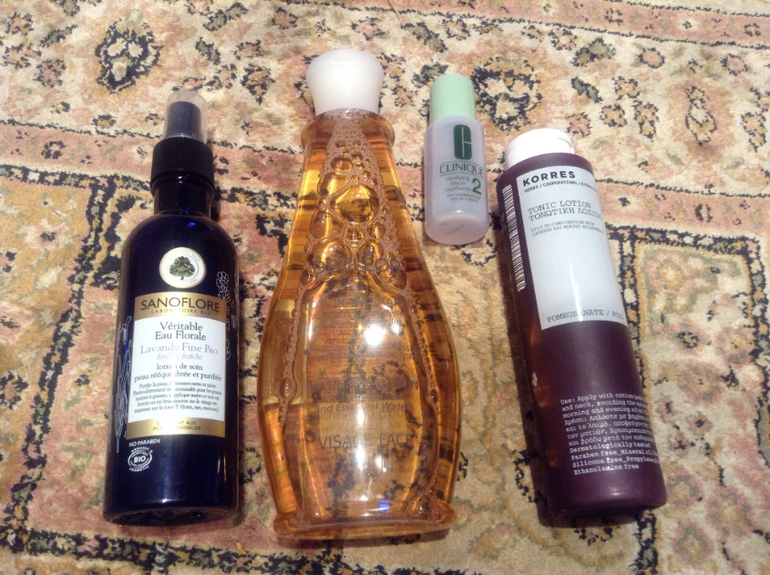 Мои губы, глаза и лосьоны.