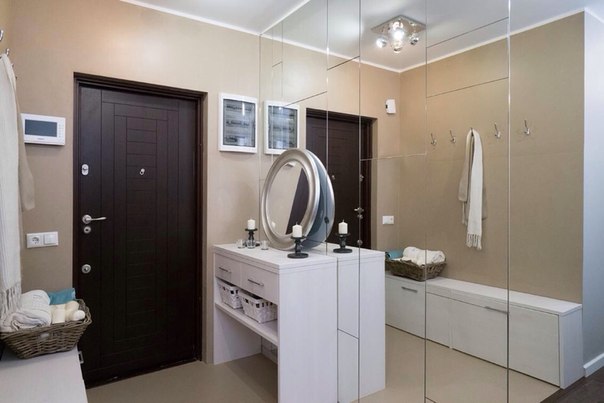 Даже не знаю в какую категорию... Помогите пожалуйста с цветом дверей.