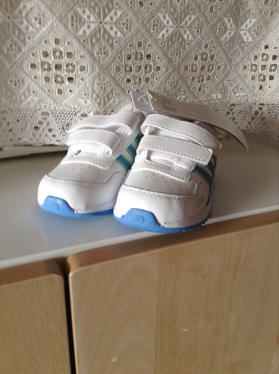 Кроссовки Adidas размер 21. Новые!