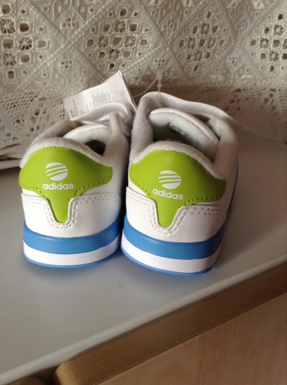 Кроссовки Adidas размер 21. Новые!